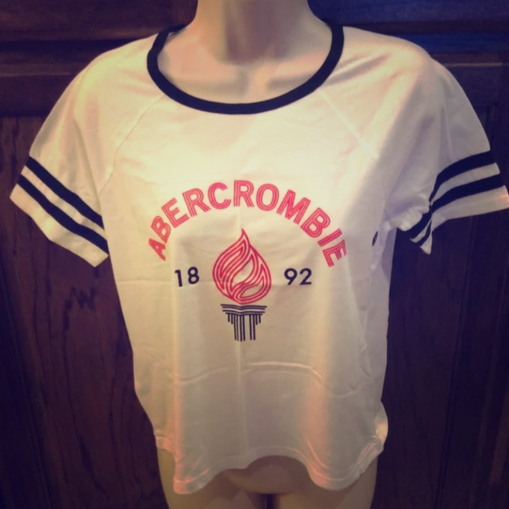 💥SOLD💥NWT Abercrombie & Fitch Graphic Tee